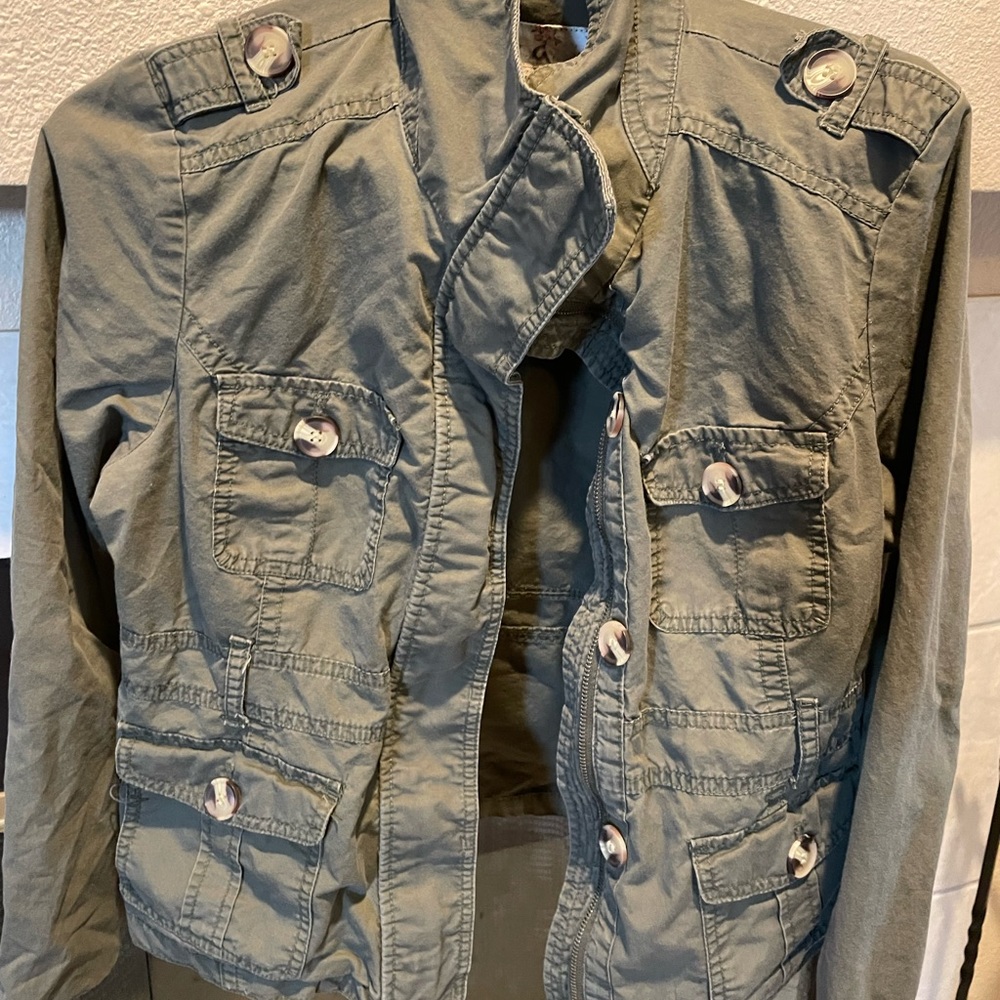 Light weight jacket